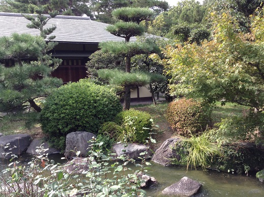鶴見緑地の日本の家