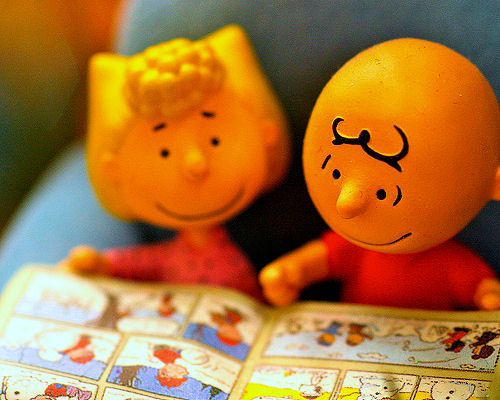 Christmas decorations - Charlie Brown and Sally read the Sunday comics - Free Photos fotoq