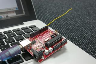 Arduinoで商用電源の周波数を計測する