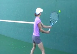 プロテニスプレイヤー Cara Black の超絶壁打ち