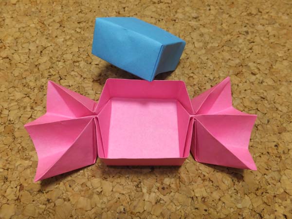 不切正方形一枚折 箱 入れ物折り紙 キャンディトの箱