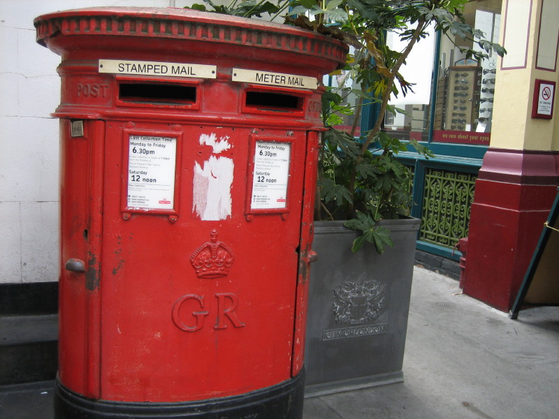 イギリスとアンティークその他 イギリスの郵便ポスト