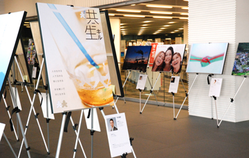 企画展示「東日本大震災復興応援写真展『共に生きる』」、様子
