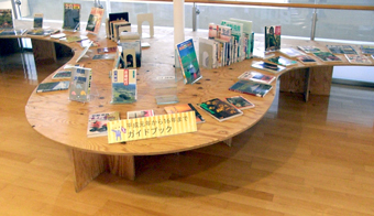 図書展示「奈良ガイドブックあれこれ」、展示の様子