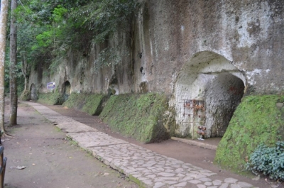バンドン地下壕-日本壕 ③～⑥壕口（手前から）（インドネシア）