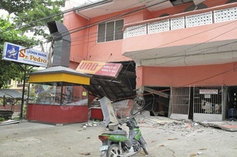 2012-02-06T130230Z_292803576_GM1E8261MN301_RTRMADP_3_EARTHQUAKE-PHILIPPINES