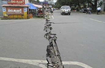 2012-02-06T130656Z_1484271367_GM1E8261MU701_RTRMADP_3_EARTHQUAKE-PHILIPPINES