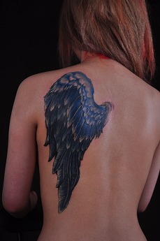 Blue Angel Wing Left Side Back Tattoo Tattoo 背中 羽 青 天使 羽根 タトゥー 名古屋 大須 タトゥー ボディーピアス スタジオ Ryujitattoo 女性彫師 の ブログ Tattoo Body Piercing