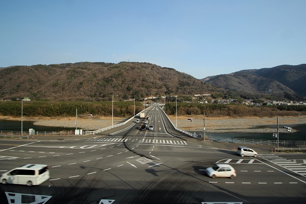 四国中央橋