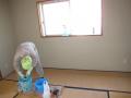 埼玉県所沢市　マンション２ＤＫ空き室３室全体ハウスクリーニング　窓周り清掃　作業風景　１