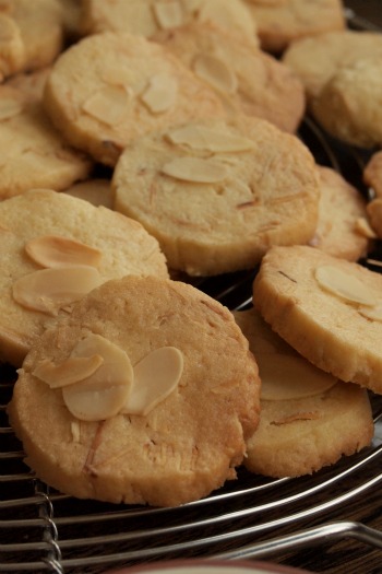 アーモンドスライスクッキー レシピ 型抜きクッキーを作ろう かわいいクッキー型
