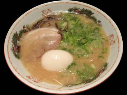 福岡県福岡市中央区「博多 王道」のラーメン+半熟卵+きくらげ