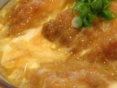 山口県光市「自家製拉麺 まつかぜ」のふわとろカツ丼(ちょいとツユダク)
