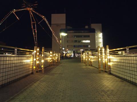 ライトアップされた戸塚駅1