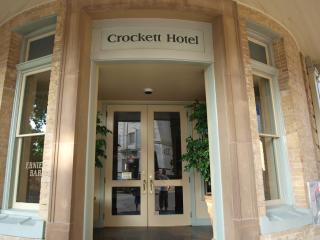 2010_0521 Crocket Hotel1